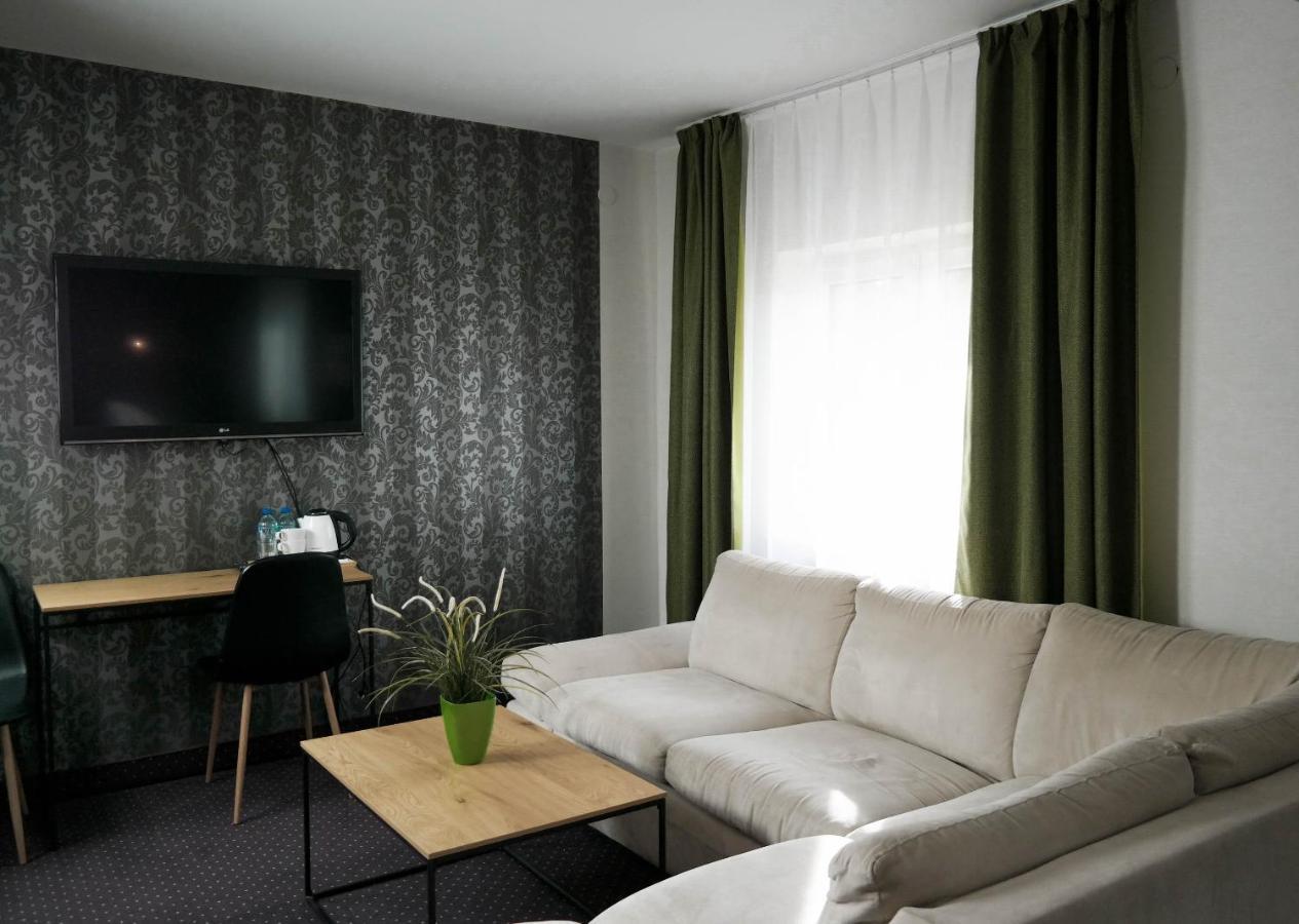 Hotel George Nadarzyn Exteriér fotografie