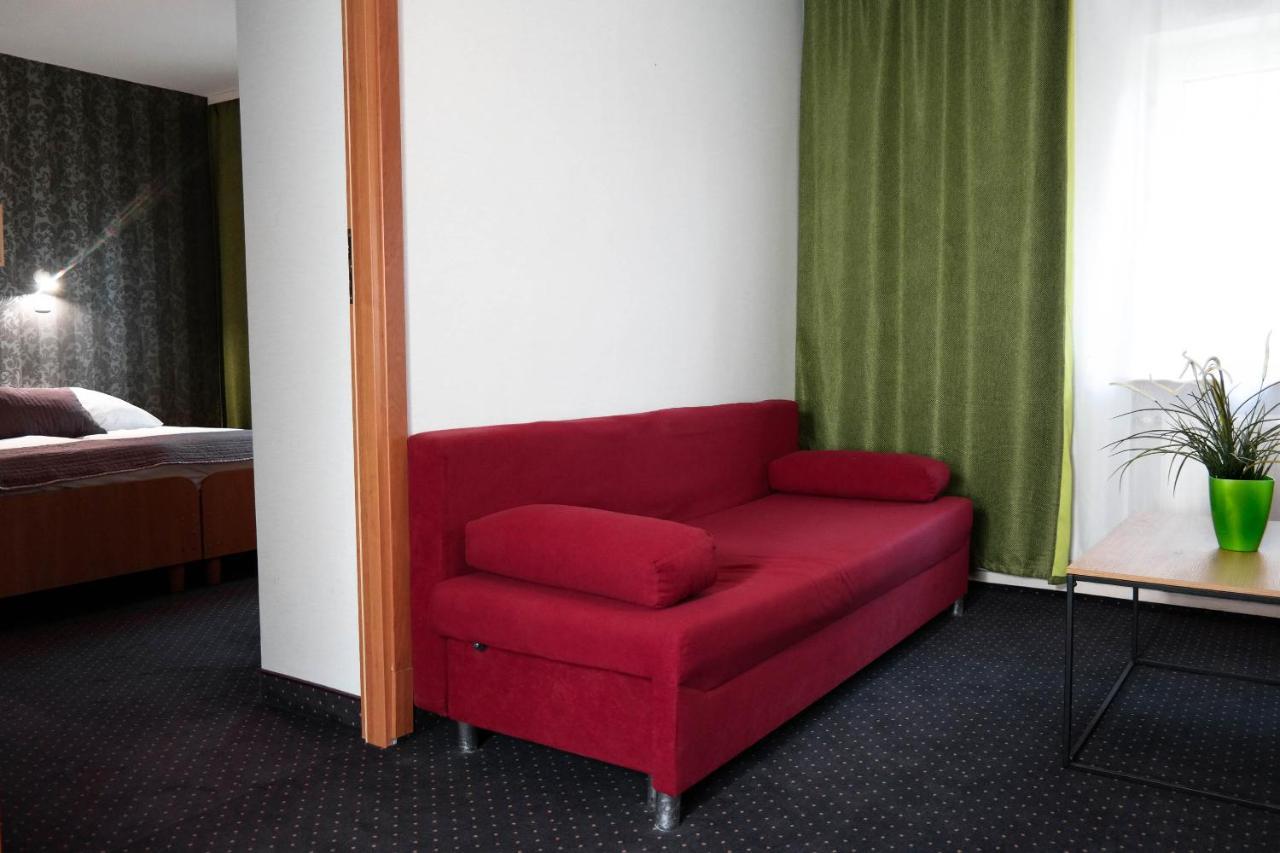 Hotel George Nadarzyn Exteriér fotografie