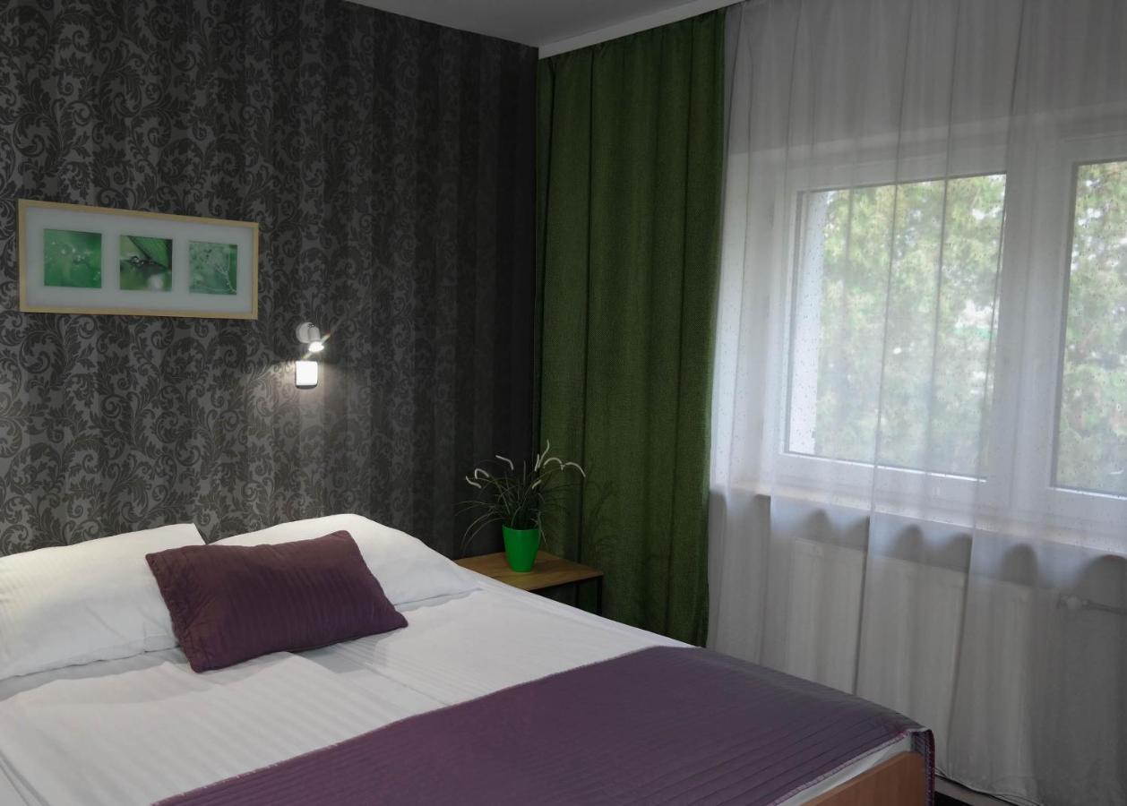 Hotel George Nadarzyn Exteriér fotografie